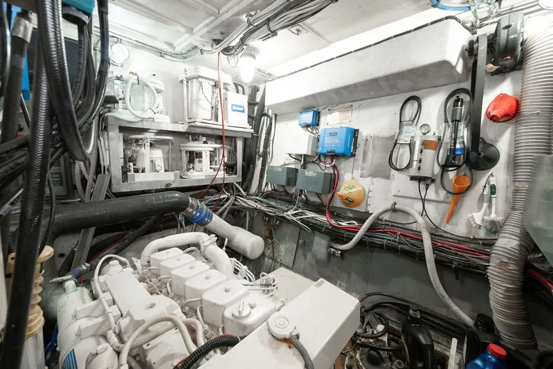 Quest Yacht Photos Pics 