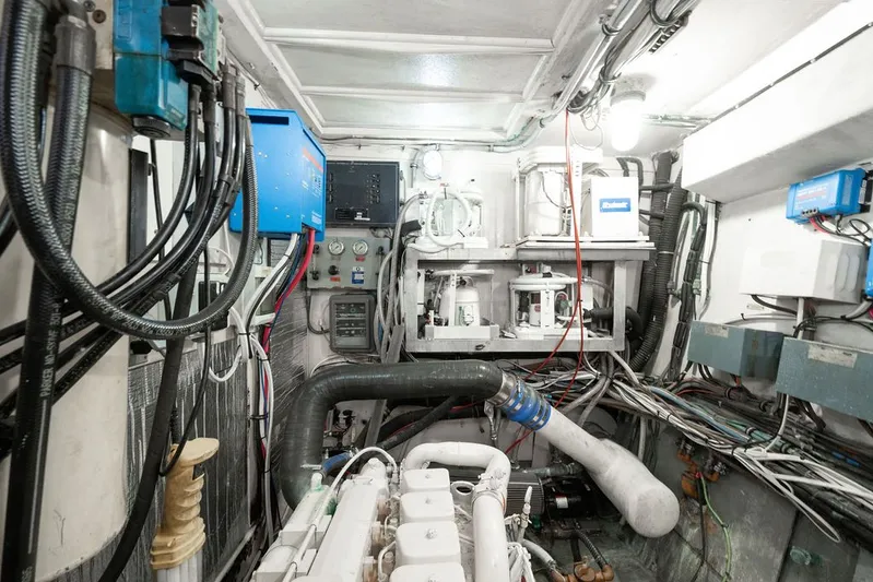 Quest Yacht Photos Pics 