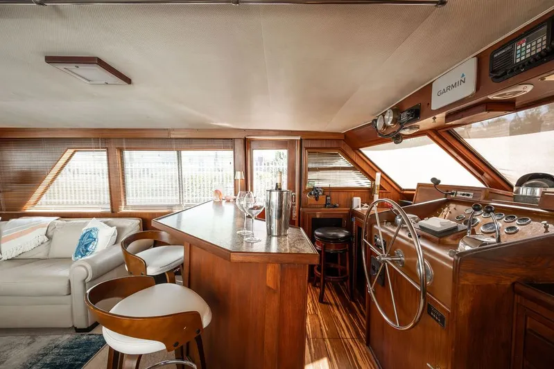 Quest Yacht Photos Pics 