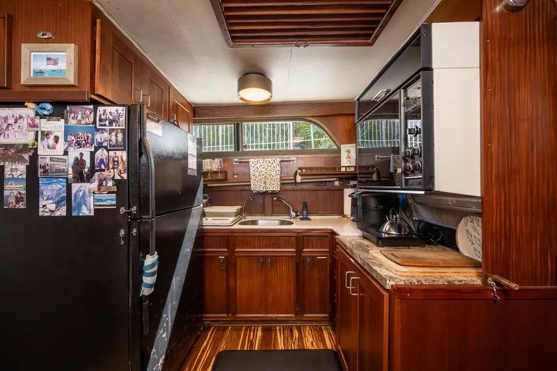 Quest Yacht Photos Pics 