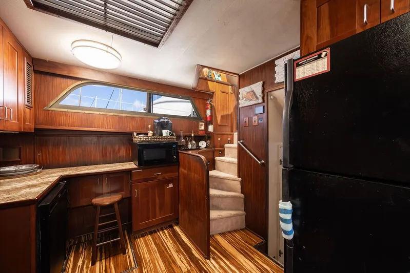 Quest Yacht Photos Pics 