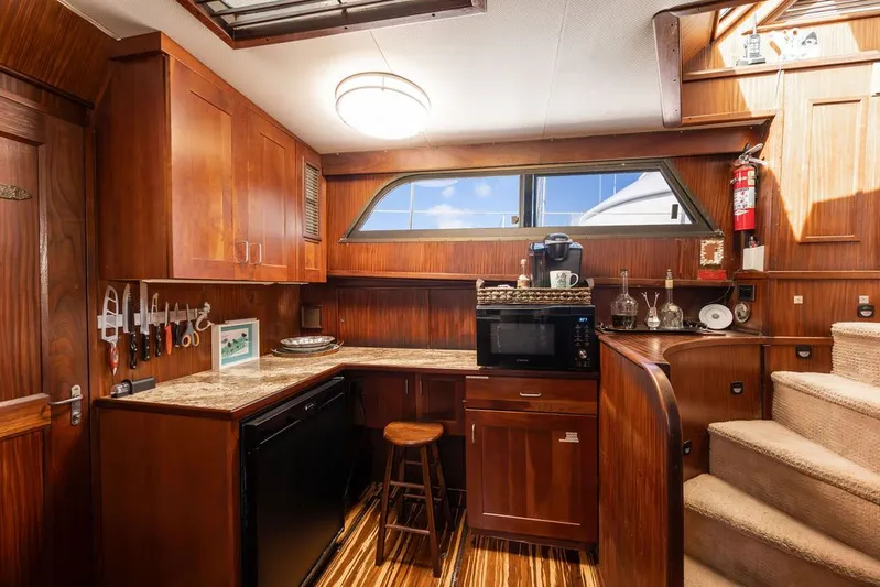 Quest Yacht Photos Pics 