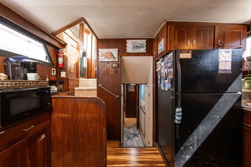 Quest Yacht Photos Pics 