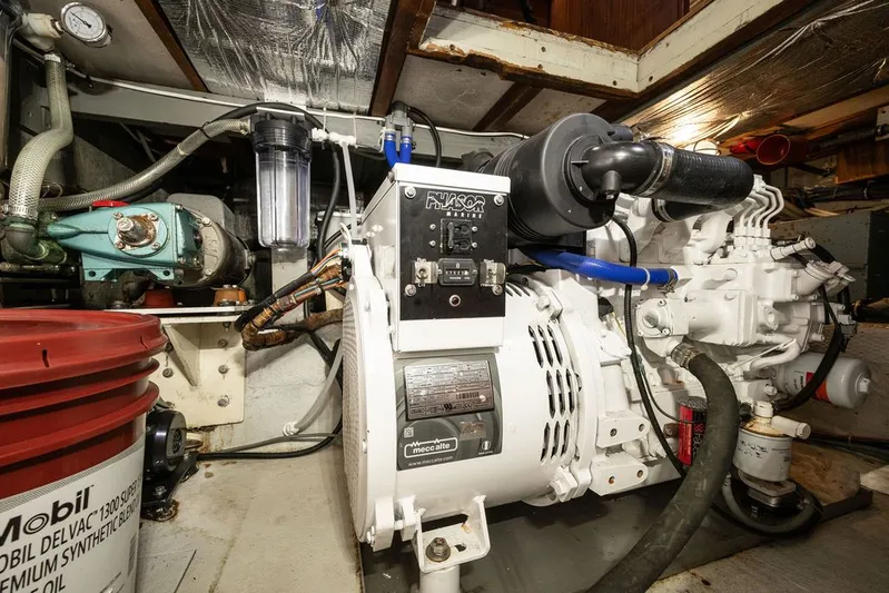 Quest Yacht Photos Pics 