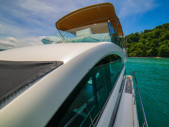 Yolo Yacht Photos Pics Luxury Fairline 50 yacht cruising on turquoise waters, 2014 model.