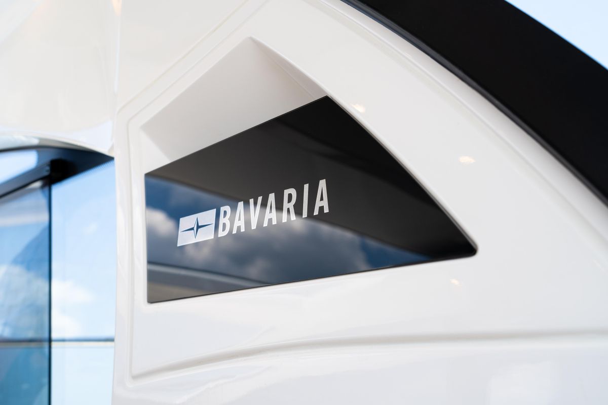 2022 Bavaria 43 
