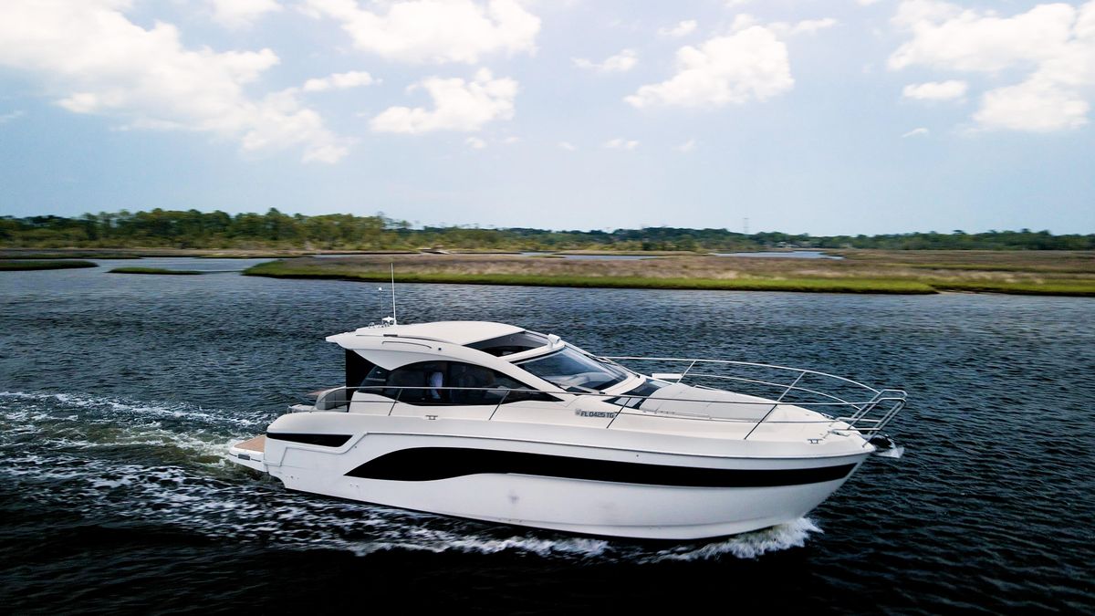 2022 Bavaria 43 