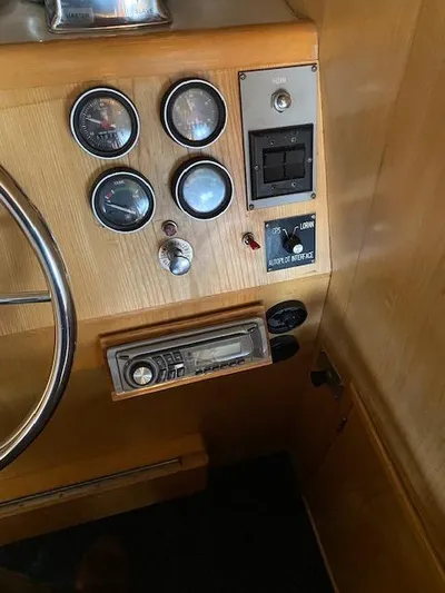  Yacht Photos Pics Control panel of 1989 Ocean Alexander 42 yacht with gauges and radio.