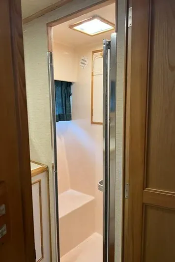  Yacht Photos Pics Shower area in 1989 Ocean Alexander 42 yacht, featuring compact design and natural lighting.