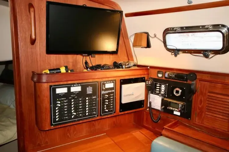 Sunshine Odyssey Yacht Photos Pics 2002 Island Packet 380 - Image 9