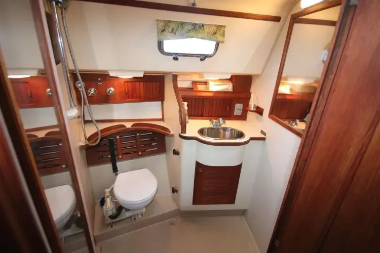 Sunshine Odyssey Yacht Photos Pics 2002 Island Packet 380 - Image 13