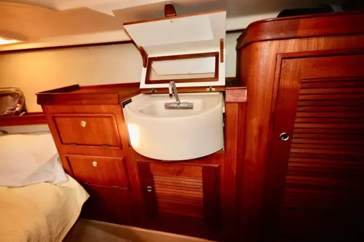 Sunshine Odyssey Yacht Photos Pics 2002 Island Packet 380 - Image 5