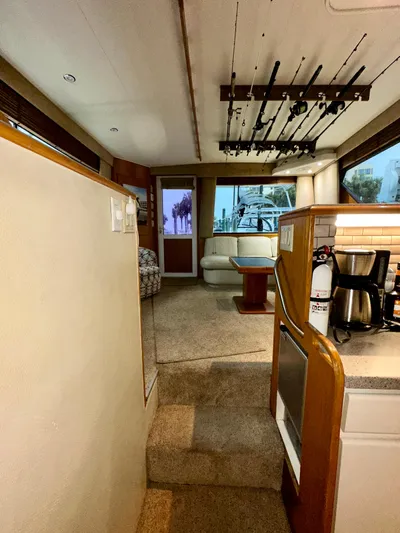 Billie Jo Yacht Photos Pics Interior of a 1994 Hatteras 46 Convertible yacht with cozy seating and fishing rods.