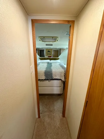 Billie Jo Yacht Photos Pics 1994 Hatteras 46 Convertible cabin interior with bed and cozy decor.