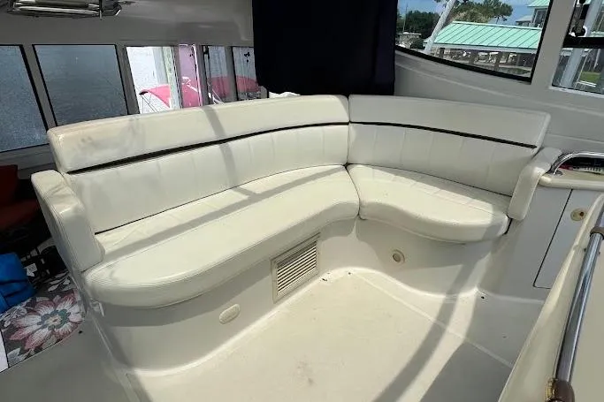 Kiki's Tiki Yacht Photos Pics Interior seating area of 2000 Carver 506 Motor Yacht with white leather upholstery.