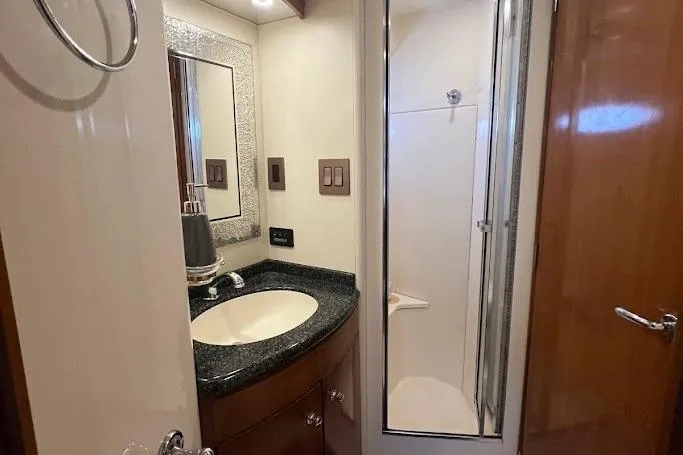 Kiki's Tiki Yacht Photos Pics Bathroom interior of 2000 Carver 506 Motor Yacht with sink and shower.