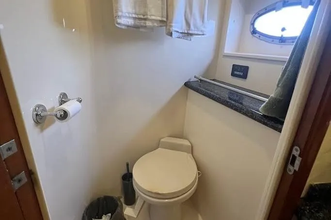 Kiki's Tiki Yacht Photos Pics Bathroom interior of 2000 Carver 506 Motor Yacht with porthole window.