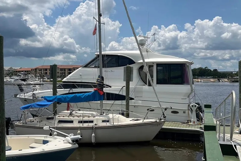 Kiki's Tiki Yacht Photos Pics 2000 Carver 506 Motor Yacht docked at marina under cloudy sky.