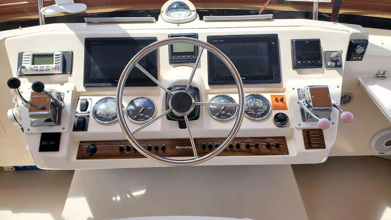 Mackinac Passage III Yacht Photos Pics Flybridge Helm