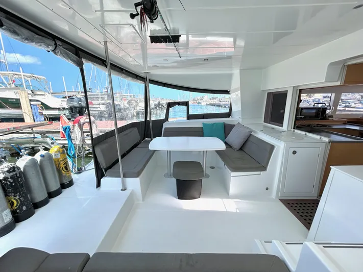 Nari Yacht Photos Pics 