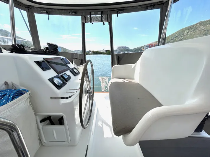 Nari Yacht Photos Pics 