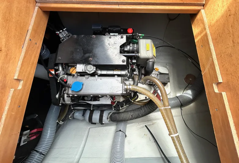 Nari Yacht Photos Pics 