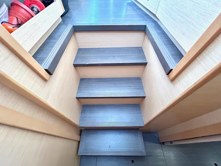 Nari Yacht Photos Pics 