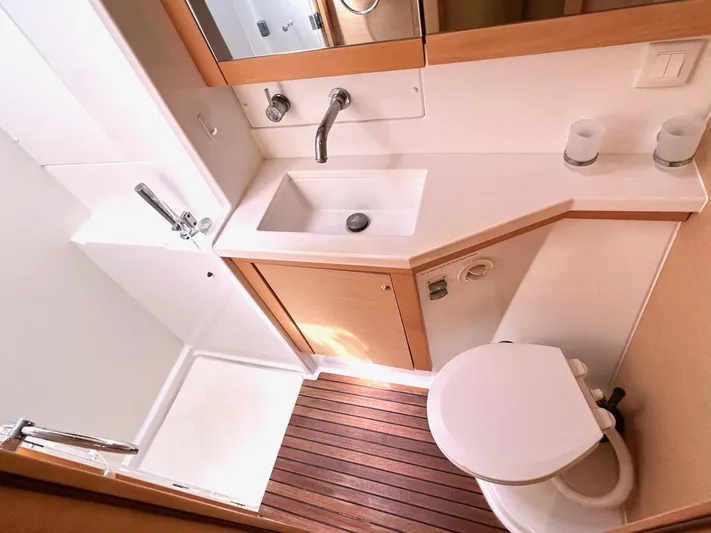 Nari Yacht Photos Pics 