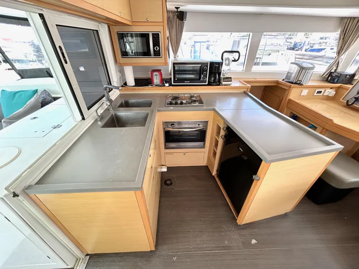 Nari Yacht Photos Pics 