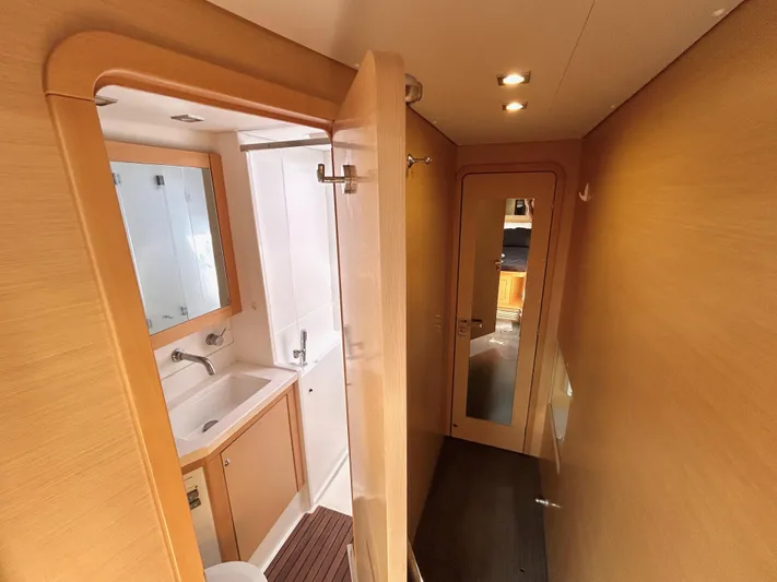 Nari Yacht Photos Pics 