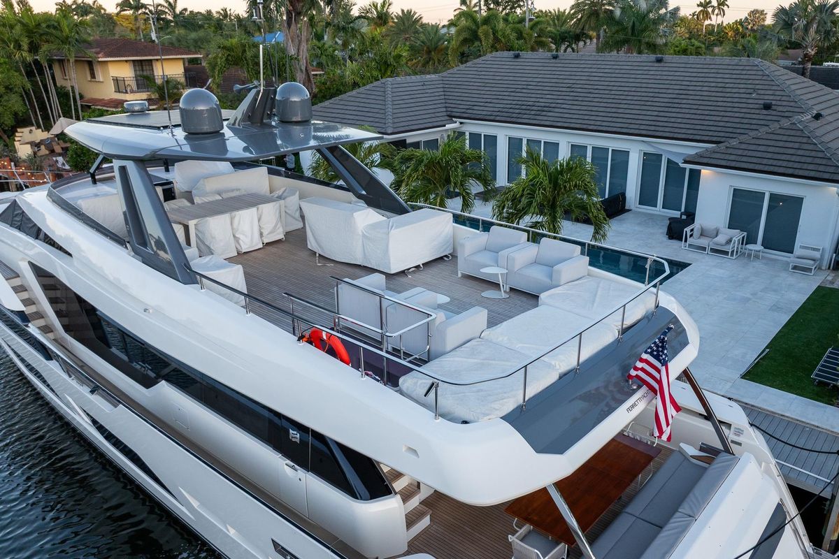 2021 Ferretti Yachts 92 