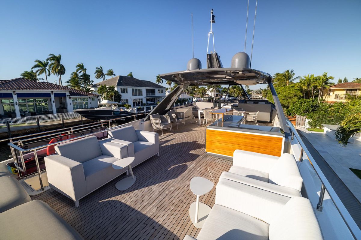 2021 Ferretti Yachts 92 