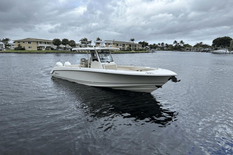 2020 Boston Whaler 330 Outrage