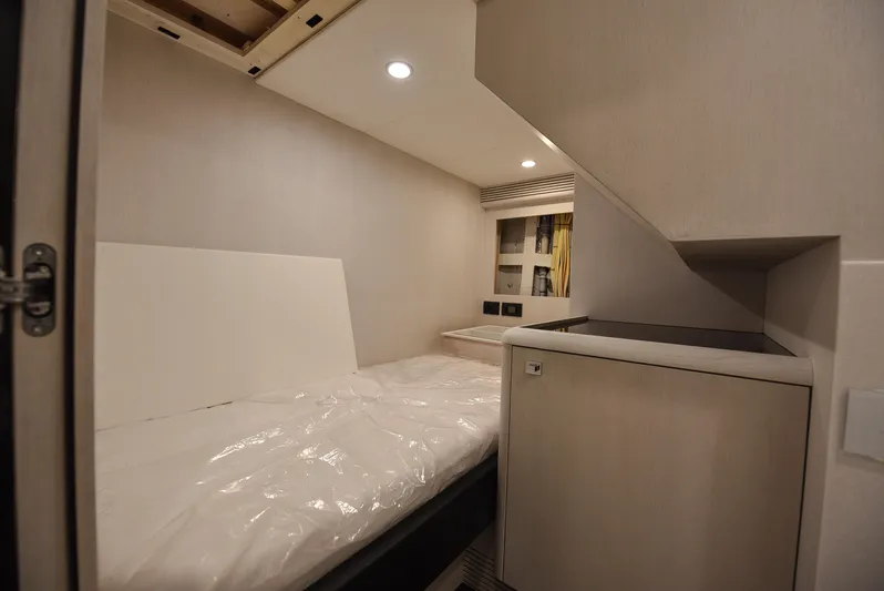  Yacht Photos Pics Interior cabin of 2026 Van der Valk Beach Club 600 yacht.