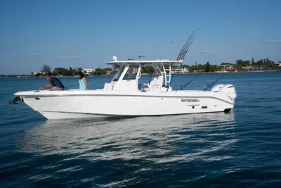Everglades 335 CC