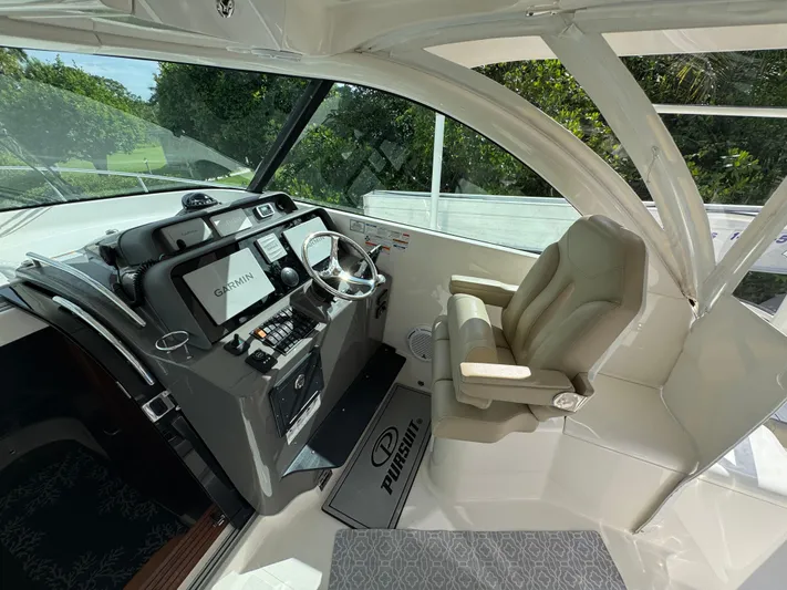  Yacht Photos Pics 2015 Pursuit OS 385 Offshore helm with Garmin navigation, luxurious seating, and modern controls.