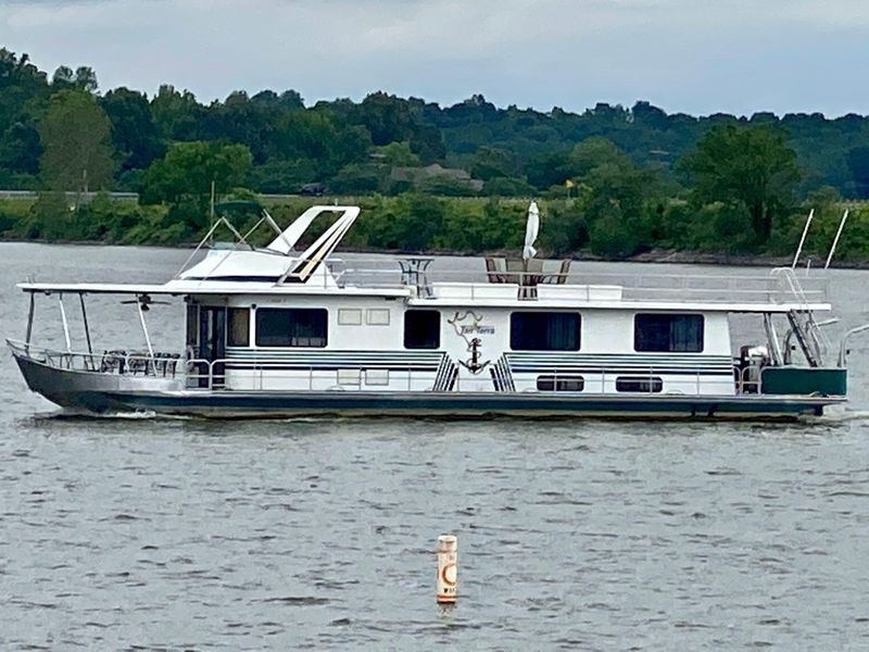 1989 Sumerset 16 x 66 Houseboat