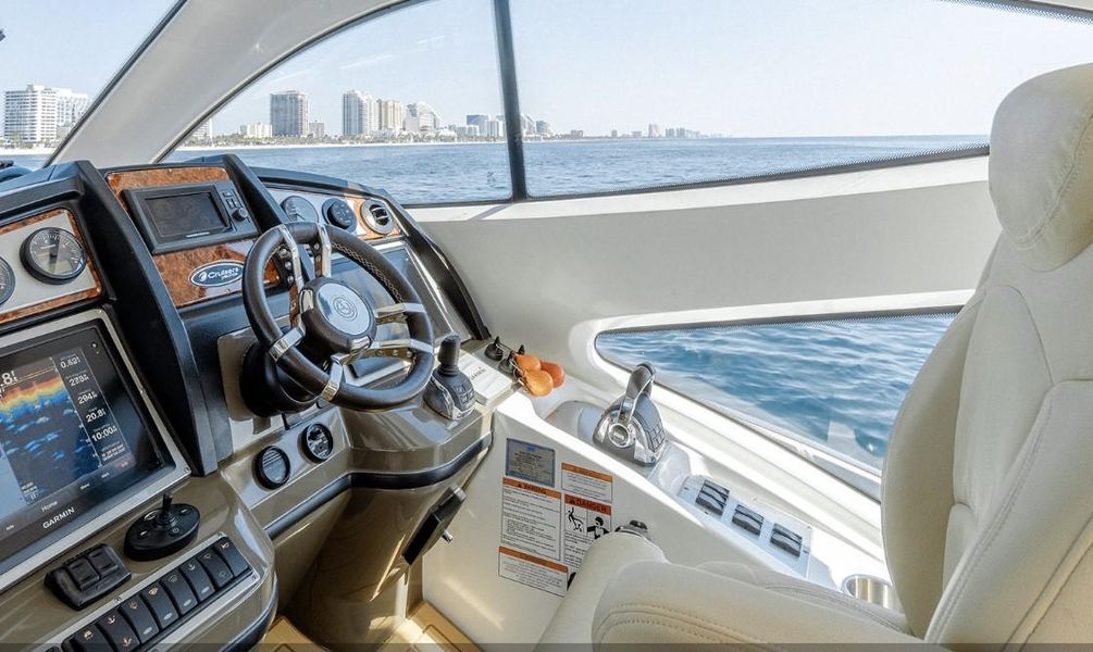 2013 Cruisers Yachts 540 Sport Coupe