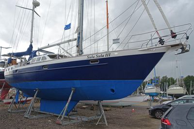 1984 Motiva 42 Deck Saloon