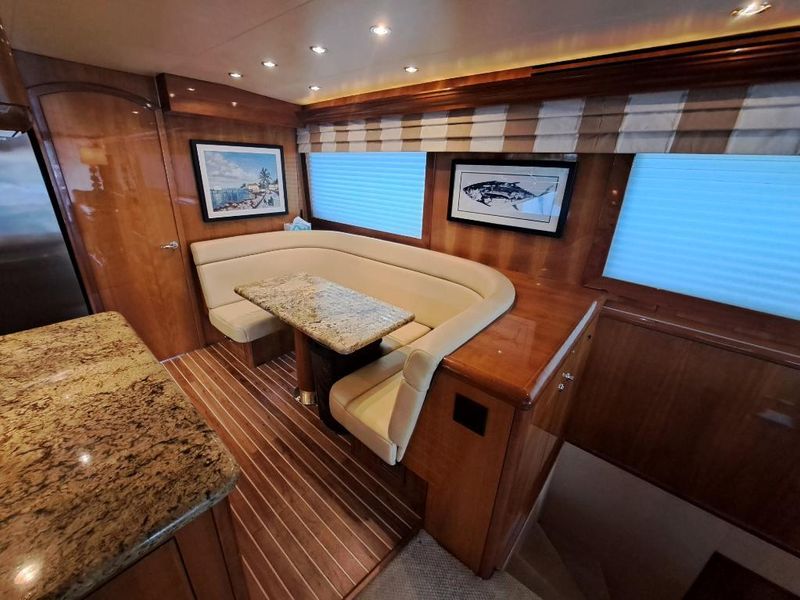 2005 Hatteras 75 Sport Deck Motor Yacht