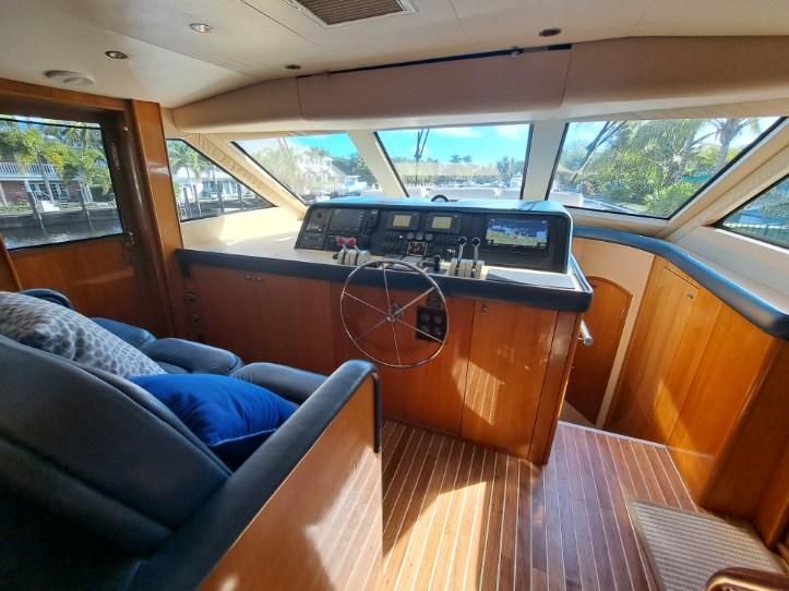 2005 Hatteras 75 Sport Deck Motor Yacht