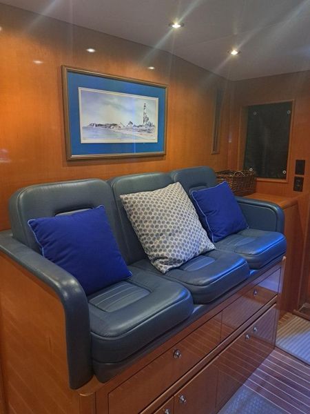 2005 Hatteras 75 Sport Deck Motor Yacht