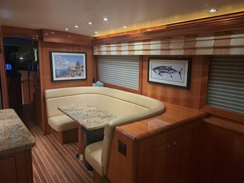 2005 Hatteras 75 Sport Deck Motor Yacht