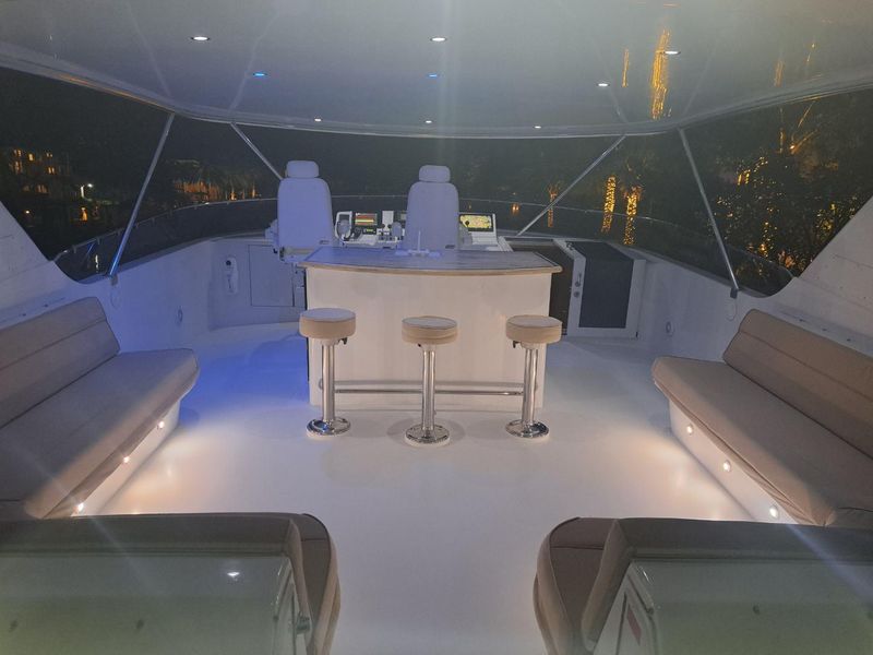 2005 Hatteras 75 Sport Deck Motor Yacht