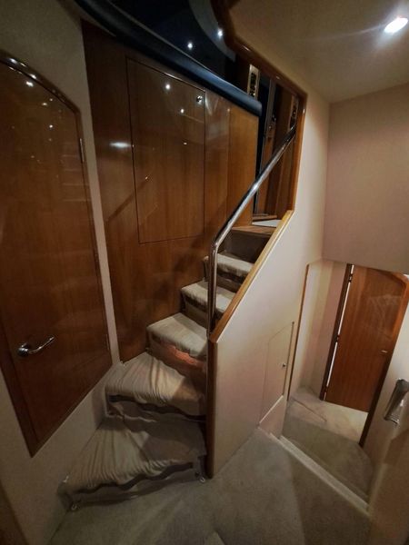 2005 Hatteras 75 Sport Deck Motor Yacht