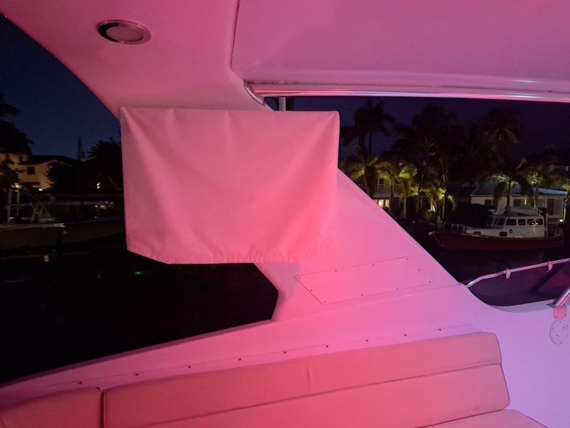 2005 Hatteras 75 Sport Deck Motor Yacht