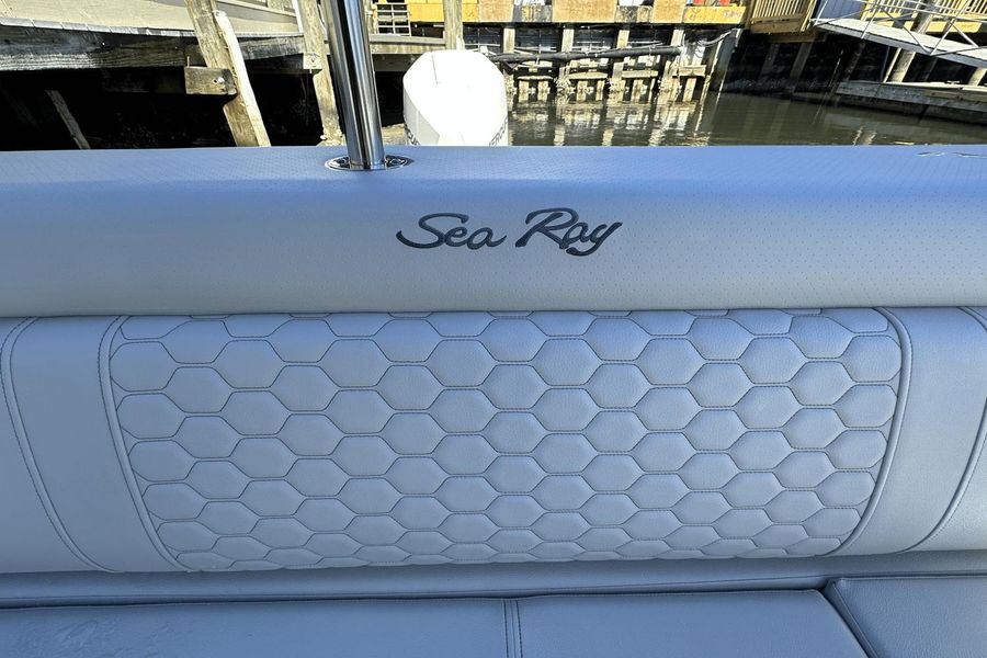 2023 Sea Ray 270 SDX-OUTBOARD