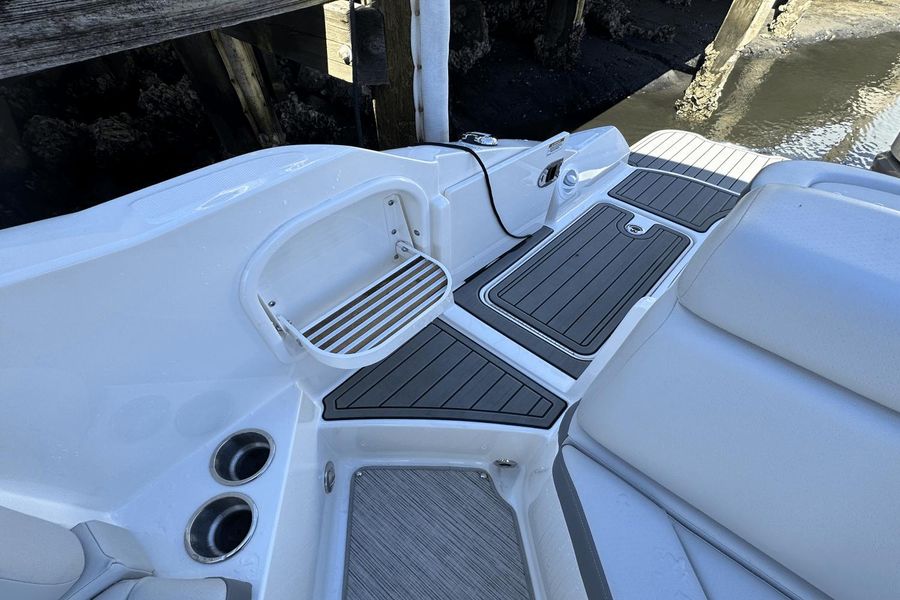 2023 Sea Ray 270 SDX-OUTBOARD