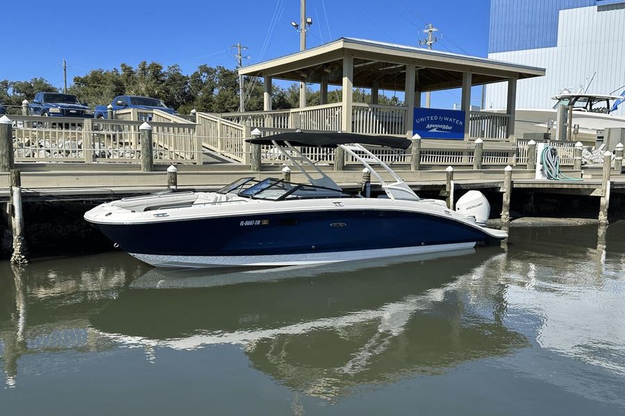 2023 Sea Ray 270 SDX-OUTBOARD