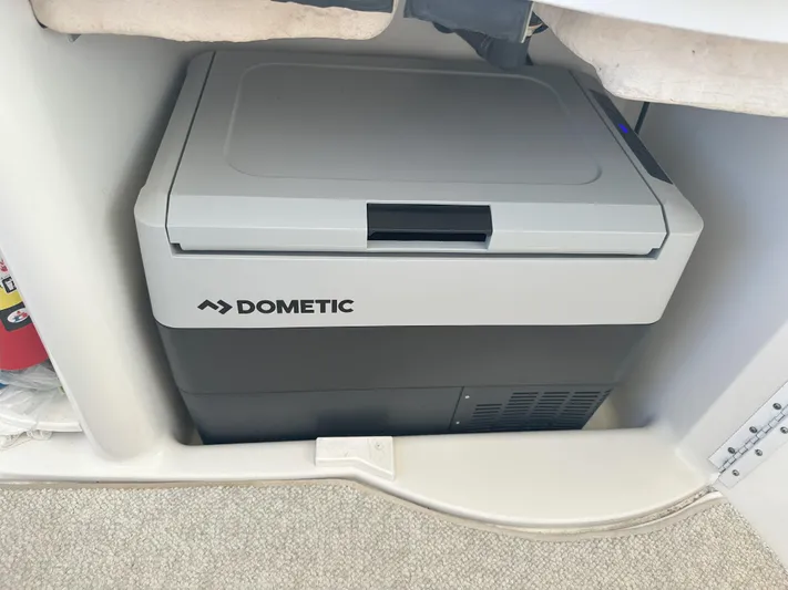  Yacht Photos Pics Dometic cooler inside a 2004 Formula 330 SS boat.